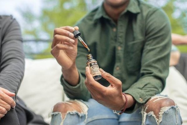 Comment choisir le bon dosage de CBD selon ses besoins et sa tolérance ?